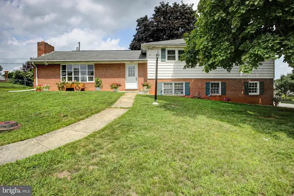 221 Harvest Lane, CHAMBERSBURG