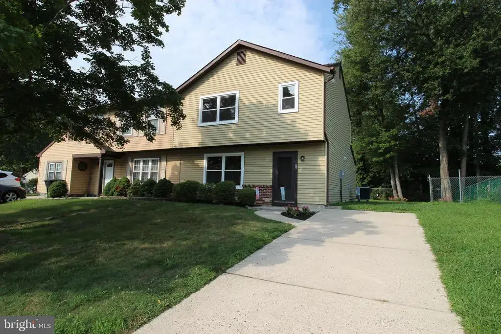 93 Greenwich Dr, WESTAMPTON