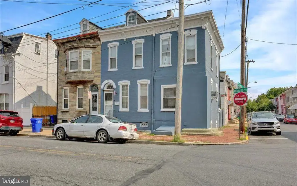 526 Windsor St, READING