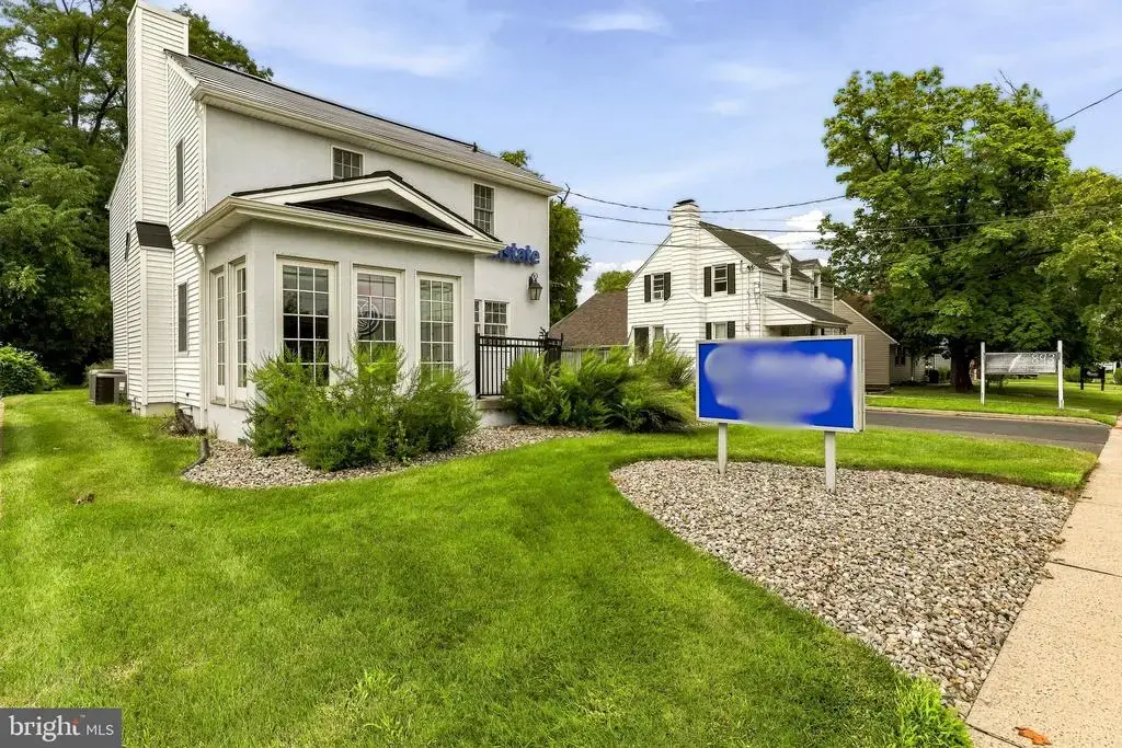 891 Parkway Ave, EWING