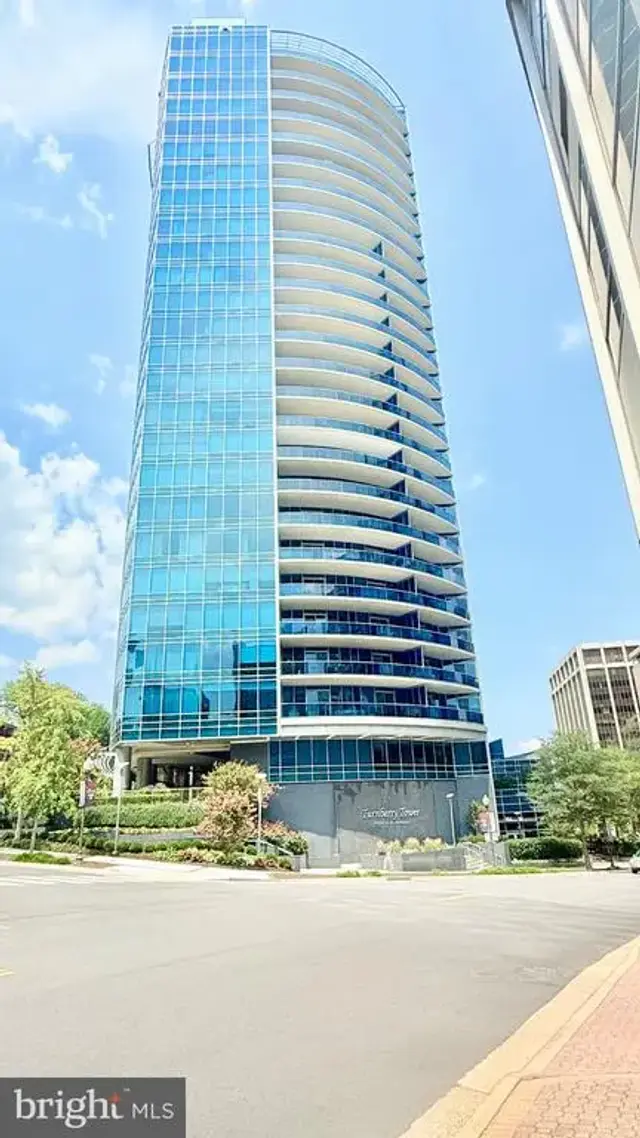 1881 N Nash St #408, Arlington