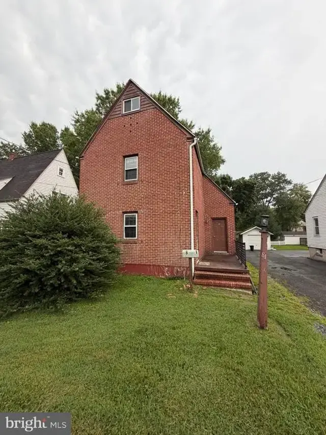 81 E Park Pl, Newark