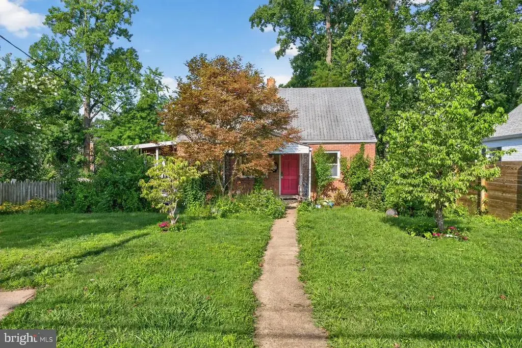 2934 Johnson Rd, FALLS CHURCH