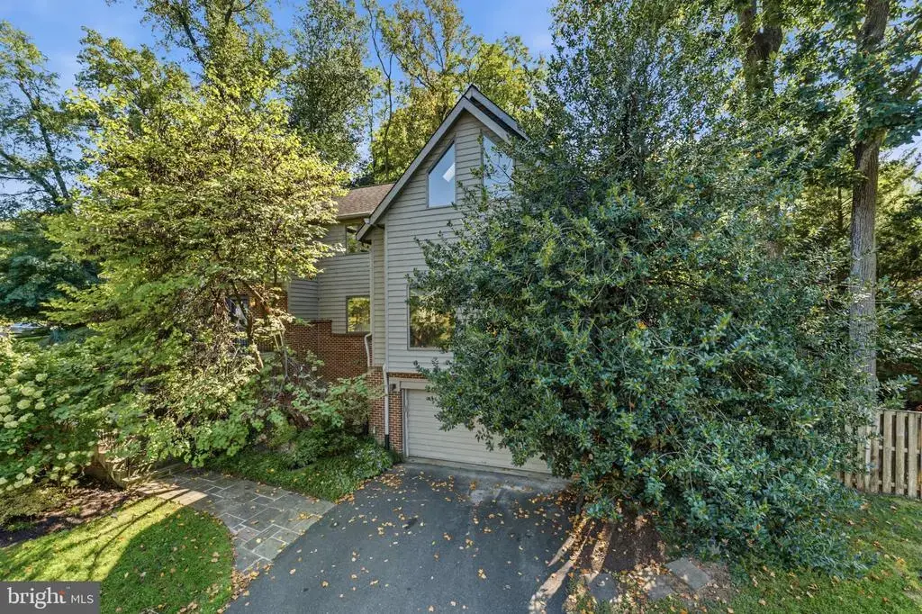 7337 Hooking Rd, MCLEAN