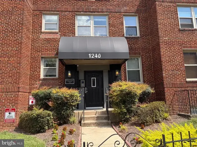 1240 Holbrook Ter Ne #101, Washington