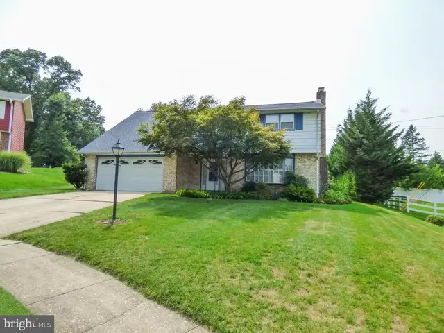 410 Folkstone Ct, York