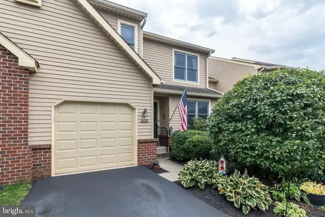 203 Pinecrest Ln, Lansdale
