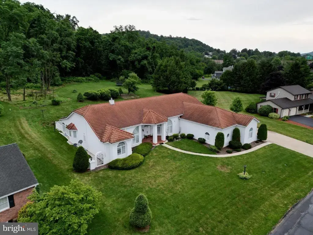 295 Cornfield Circle, LEWISTOWN