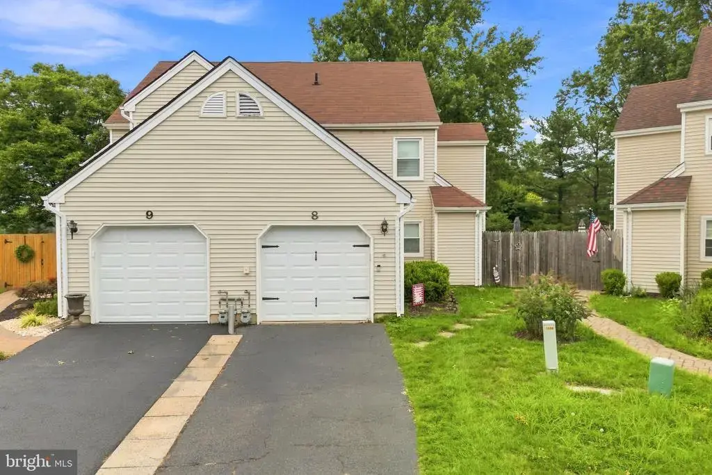 8 Cooper Ct, FREEHOLD
