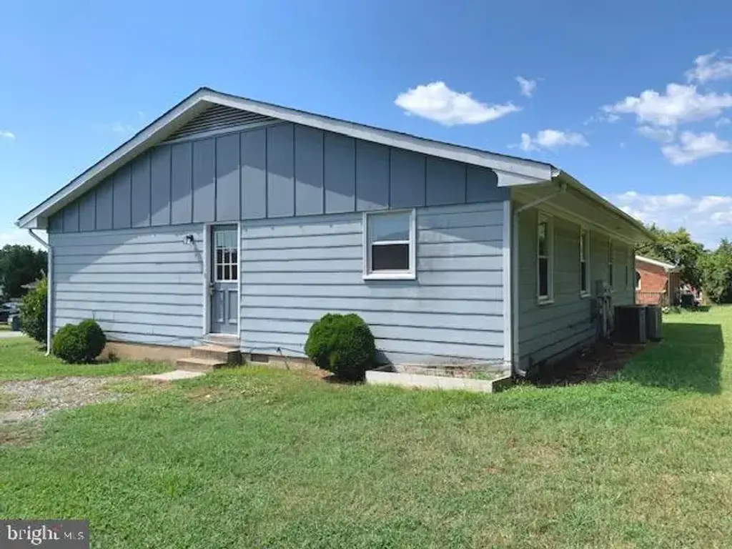 1807 Meadow Dr, FREDERICKSBURG