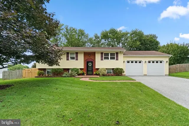 5902 Lawrence Dr, Sykesville