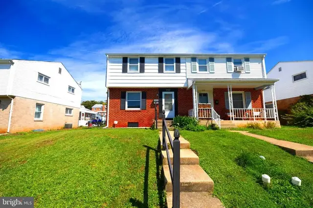 757 Emerald Dr, Lancaster
