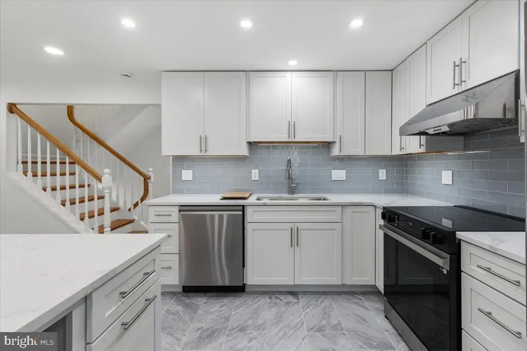 285 Gundry Dr, FALLS CHURCH