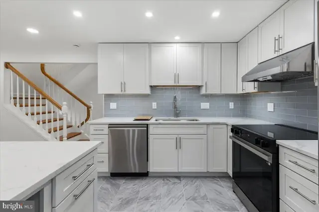 285 Gundry Dr, Falls Church