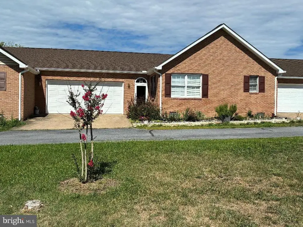 36 Courtney Cir, STRASBURG