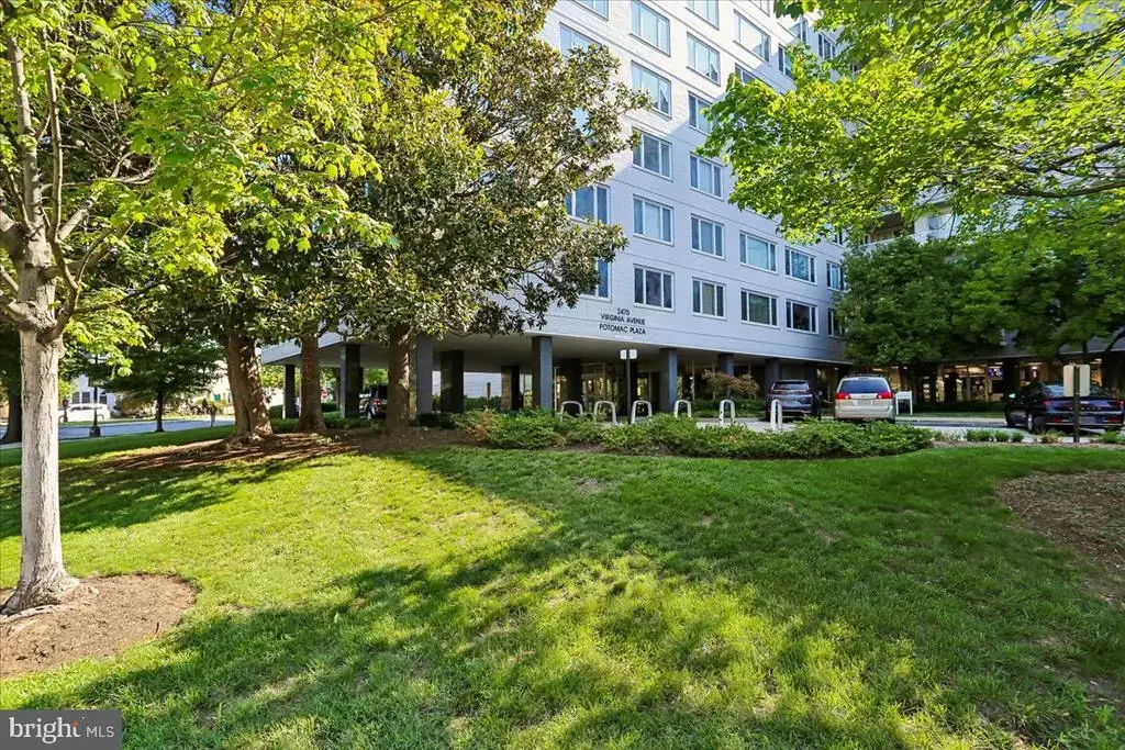2475 Virginia Nw #220, WASHINGTON