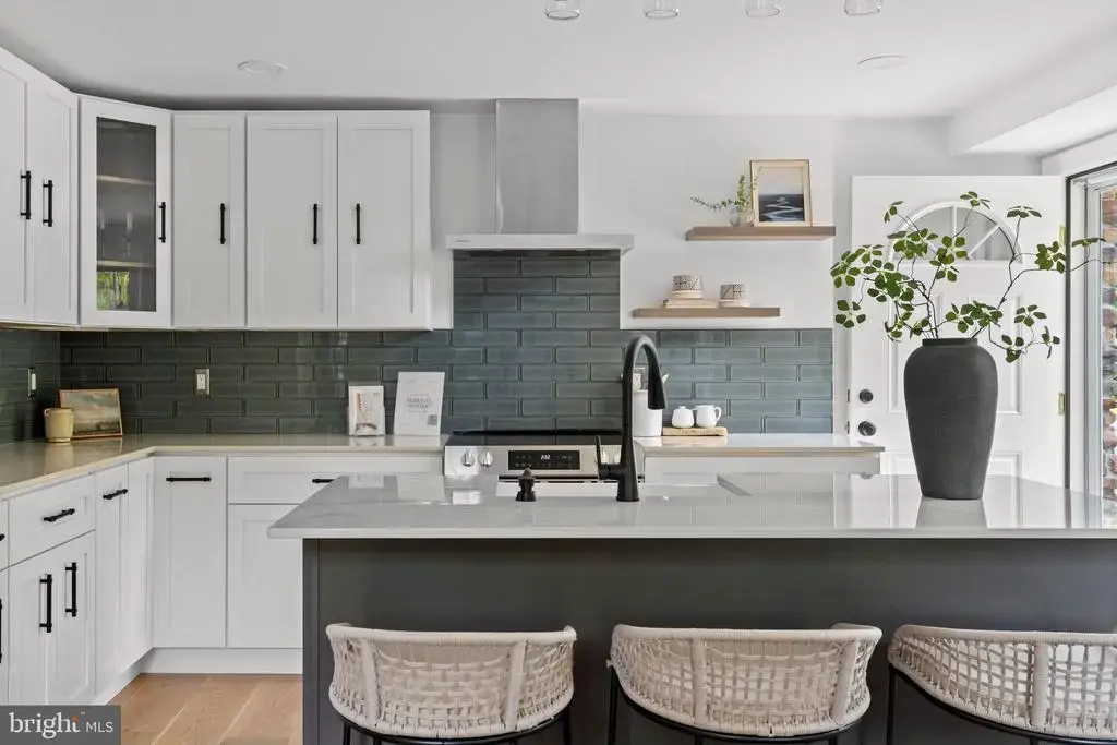 300 Rock Rd E, LAMBERTVILLE