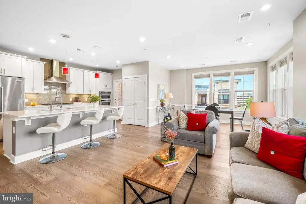 2319 Field Point Rd #404, HERNDON