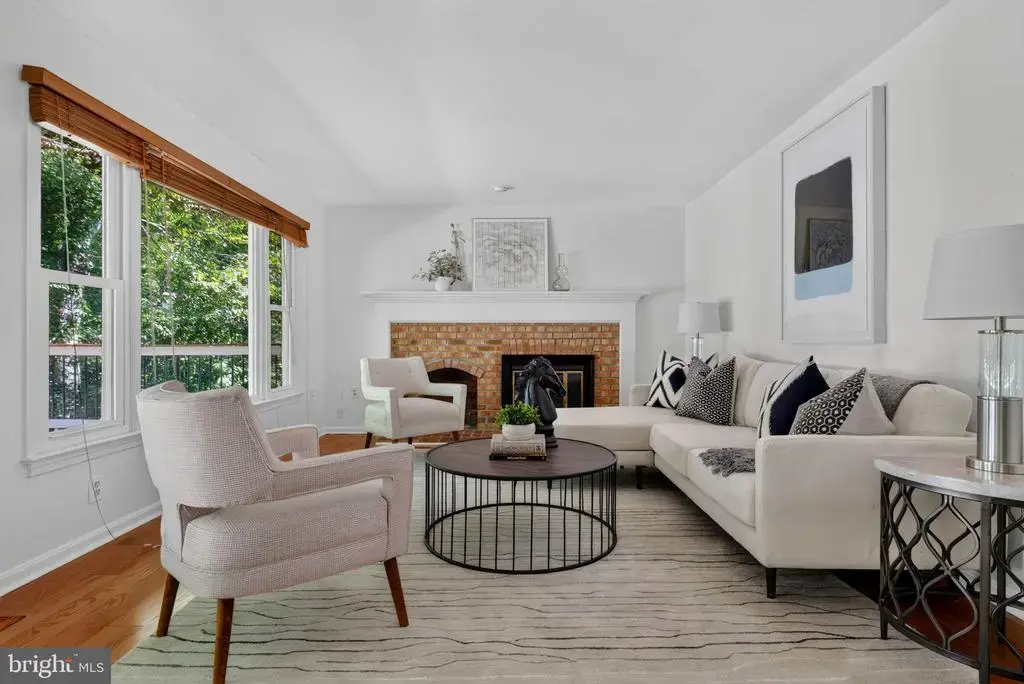 12154 Darnley Rd, WOODBRIDGE