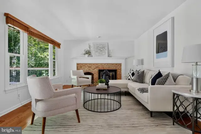 12154 Darnley Rd, Woodbridge