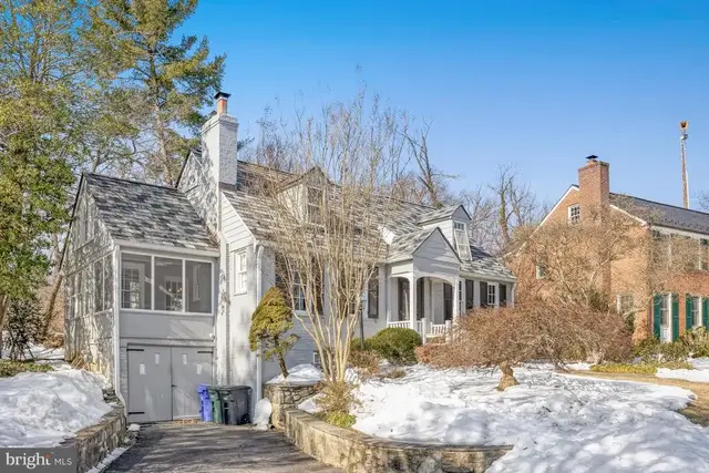 3916 Military Rd, Arlington