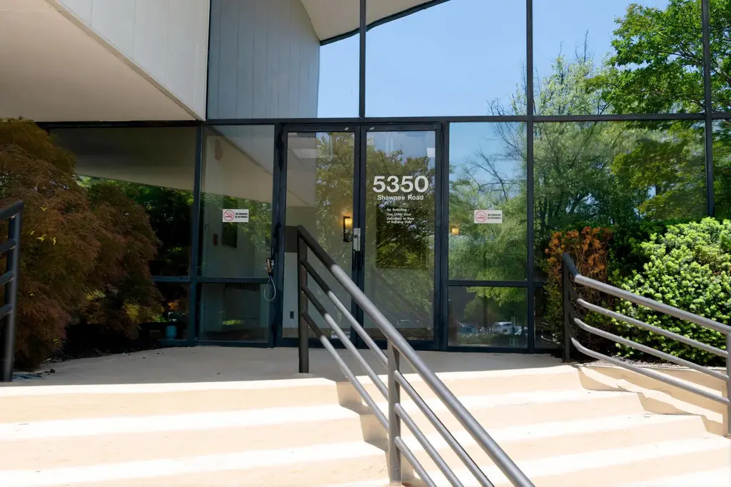 5350 Shawnee Rd #220, ALEXANDRIA
