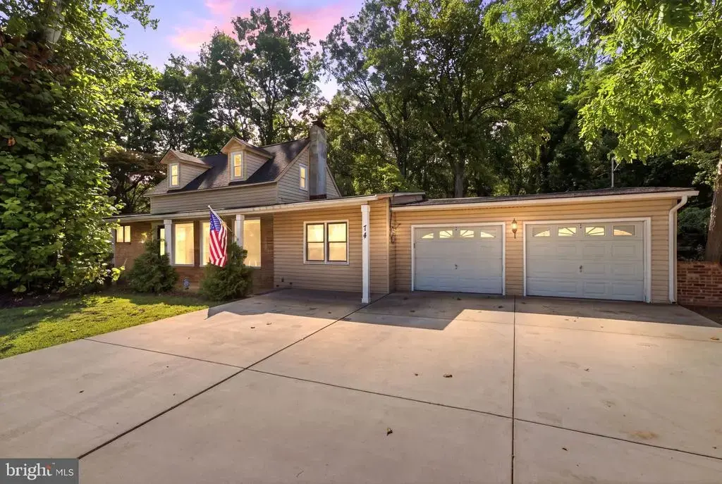 74 Mill St, MEDFORD
