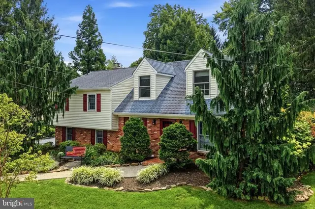 1279 Country Ln, West Chester