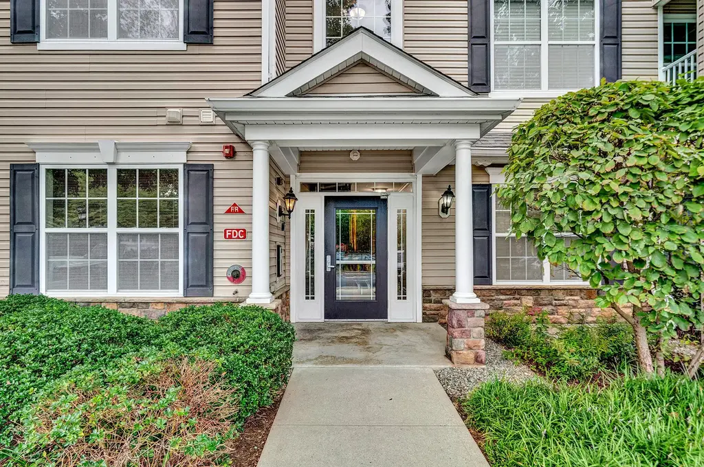 112 Timberlake Dr, EWING