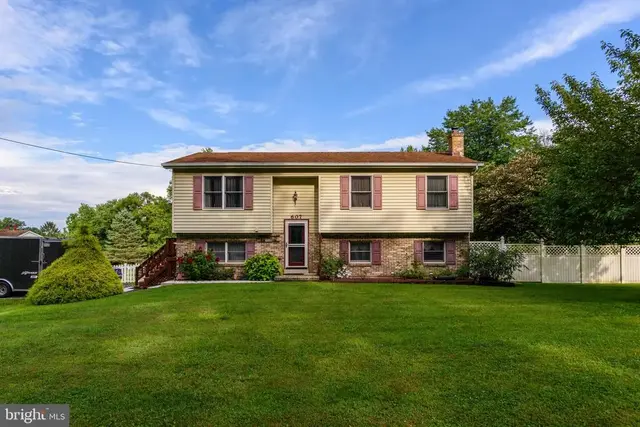 607 S Mountain Rd, Dillsburg