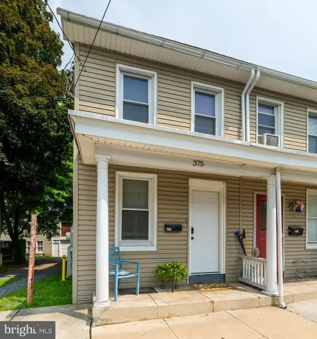 375 E Main St, LITITZ