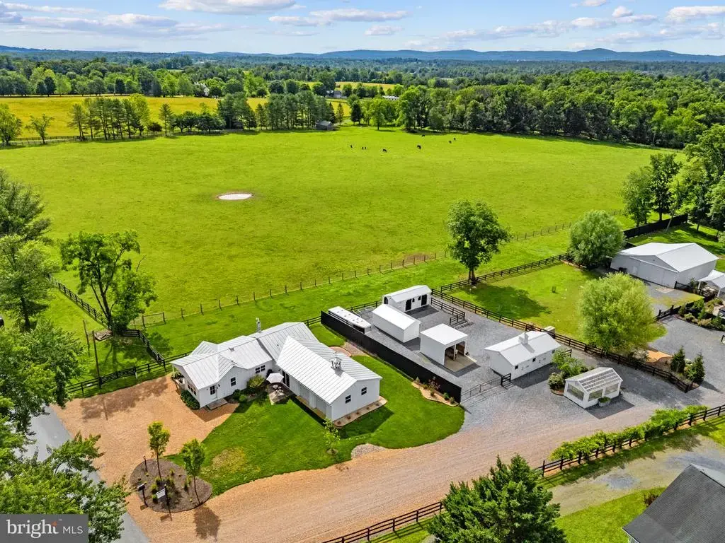 35327 Snake Hill Rd, MIDDLEBURG