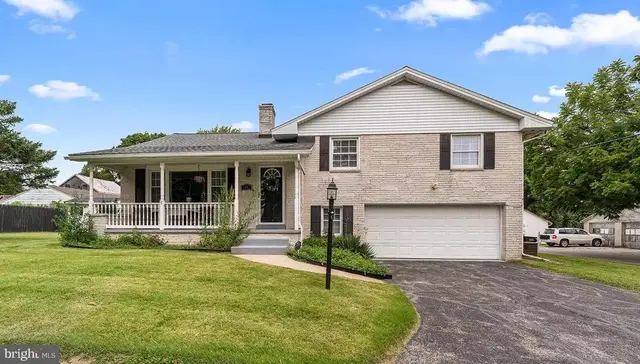25 W Maple Ave, Shrewsbury