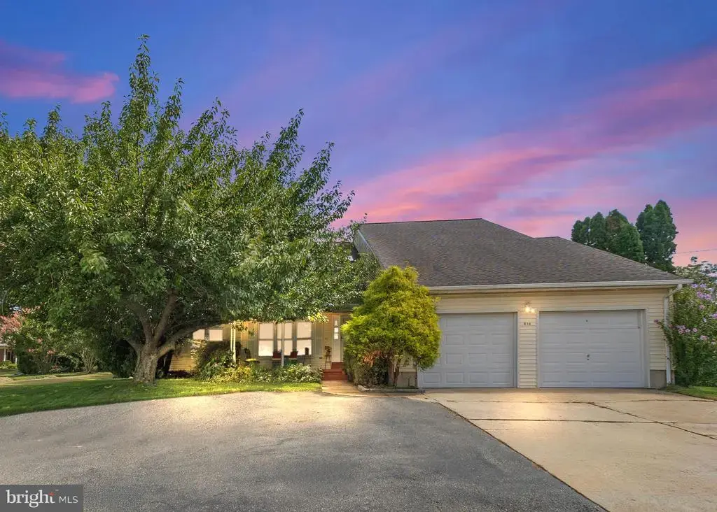 444 Polly Drummond Hill Rd, NEWARK