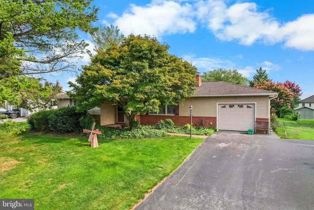 112 Rembrandt Dr, LANCASTER