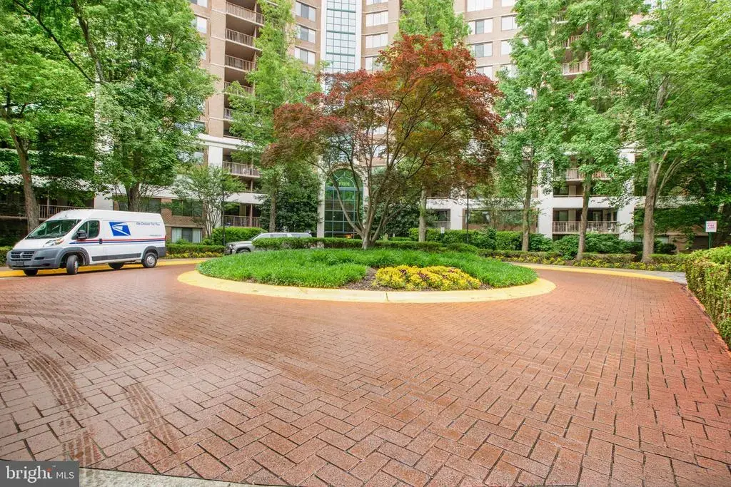10101 Grosvenor Place #2006, NORTH BETHESDA