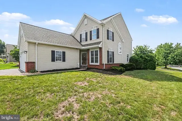 470 Oak Ln, Palmyra