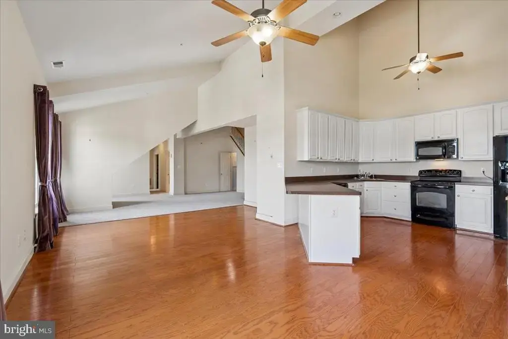 603 7th St #402, LAUREL