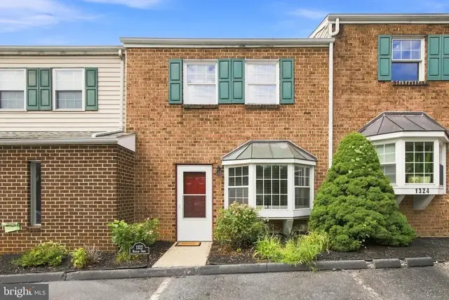 1322 Blue Jay Dr, Lancaster