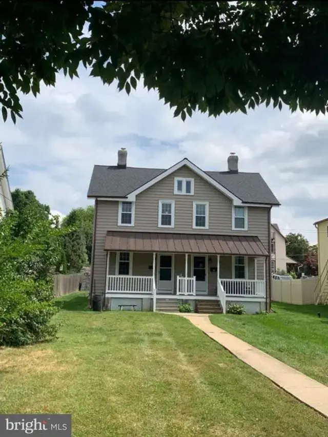 28 W King St W, Malvern