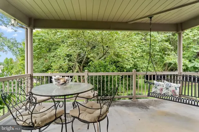 317 Woodvale Dr, Chambersburg