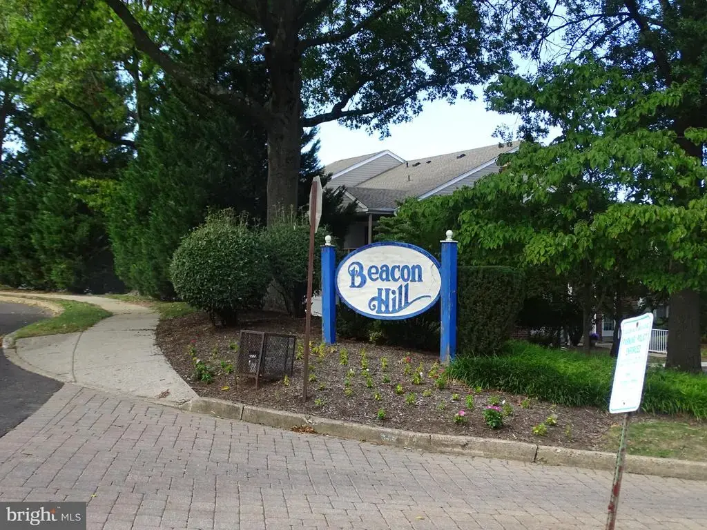 1404 Beacon Hill Dr, SOUTHAMPTON
