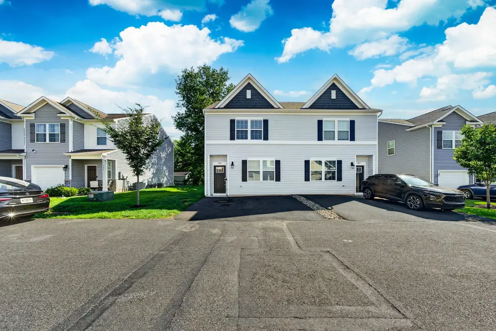 909 Still Waters, PENNSBURG