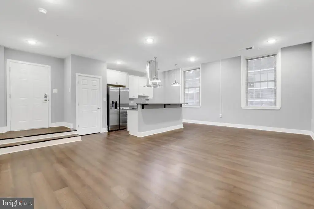 19 E Fayette St #204, BALTIMORE