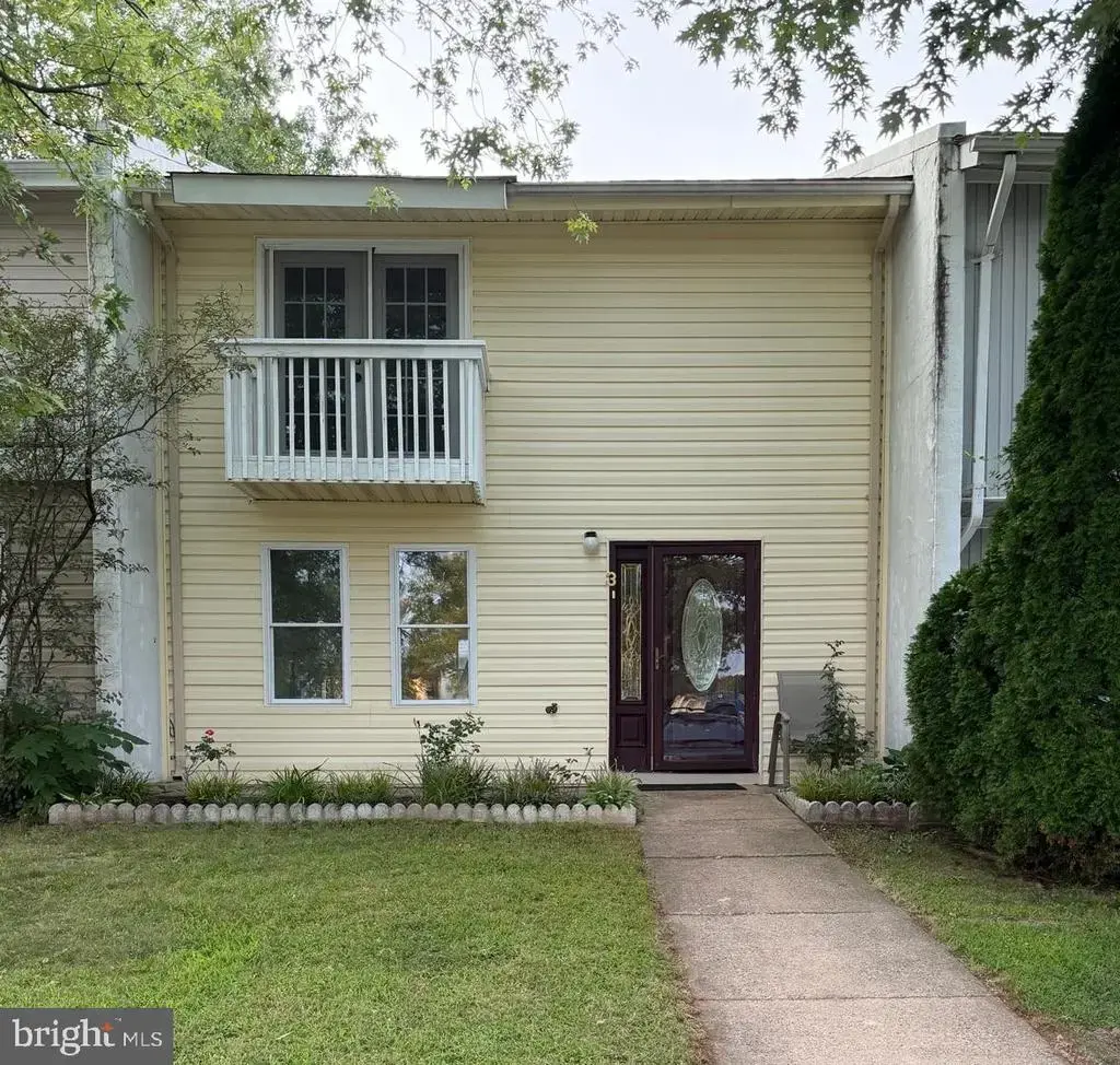 3 Monarch Dr, STERLING