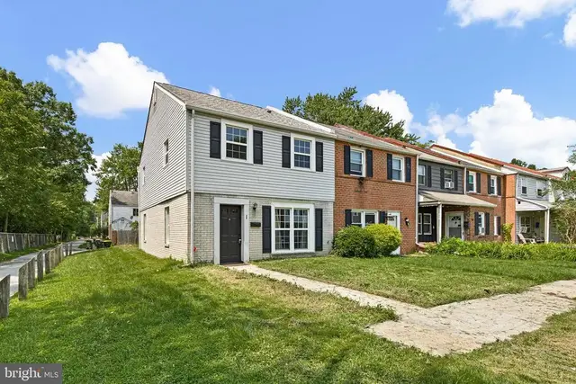 1 Nathan Hale Ct, Newark
