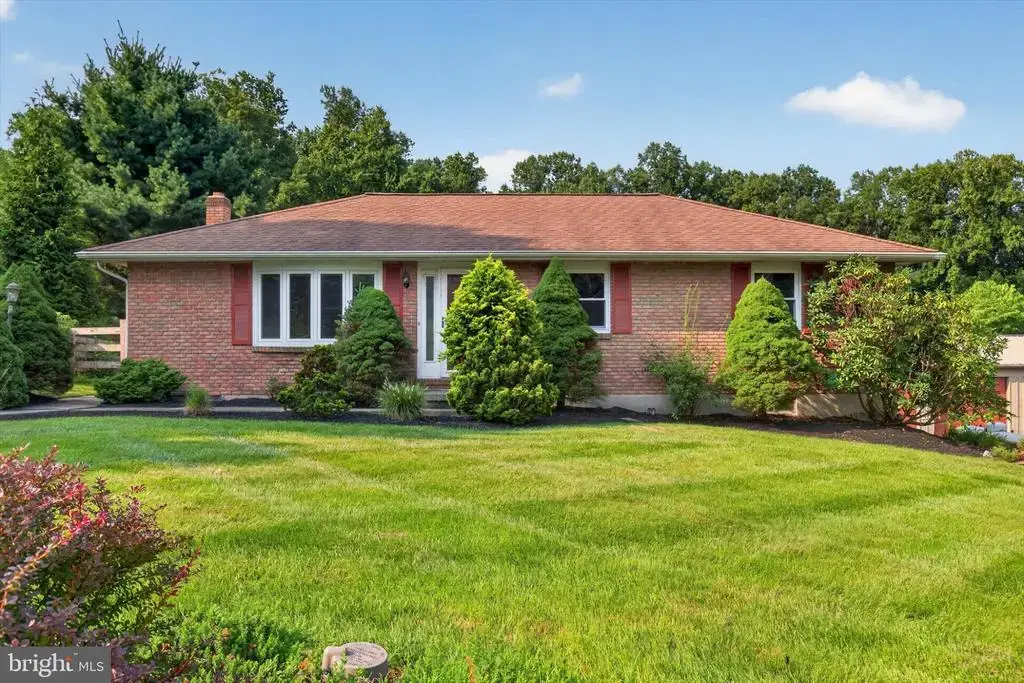 239 Lawn Rd, PALMYRA