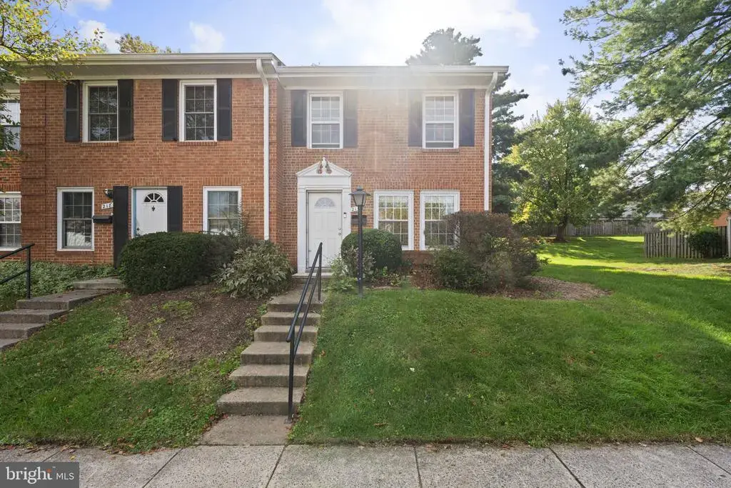216 N Auburn Dr, STERLING