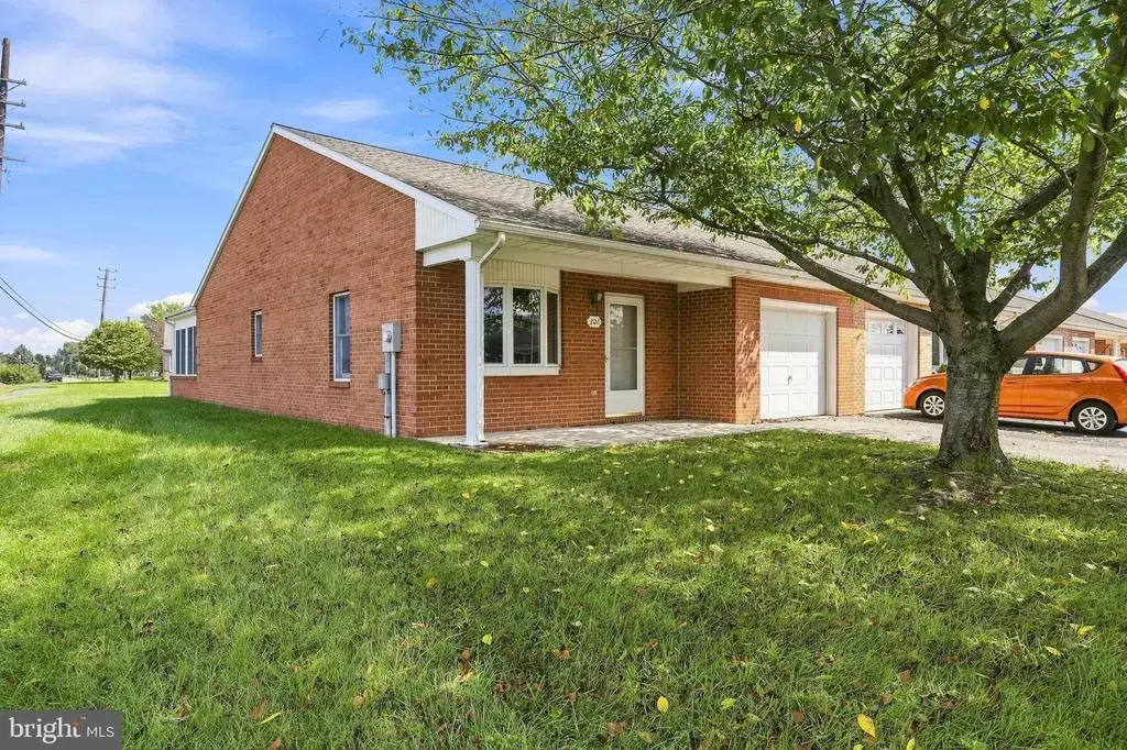 202 Winding Oak Dr, HAGERSTOWN