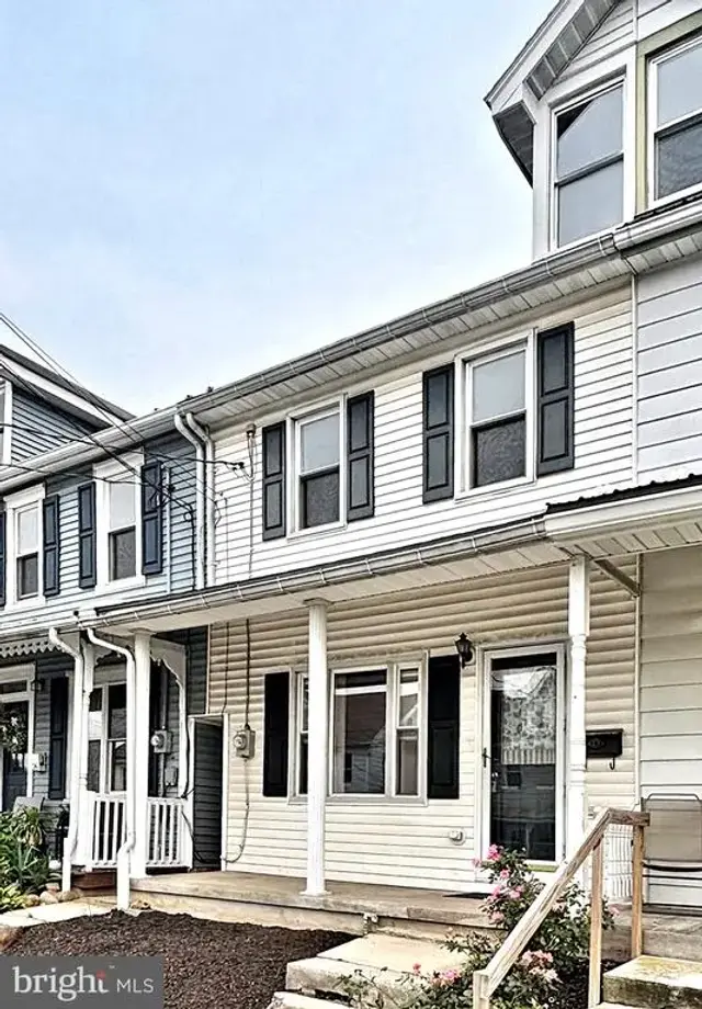 28 W Smith St, Topton